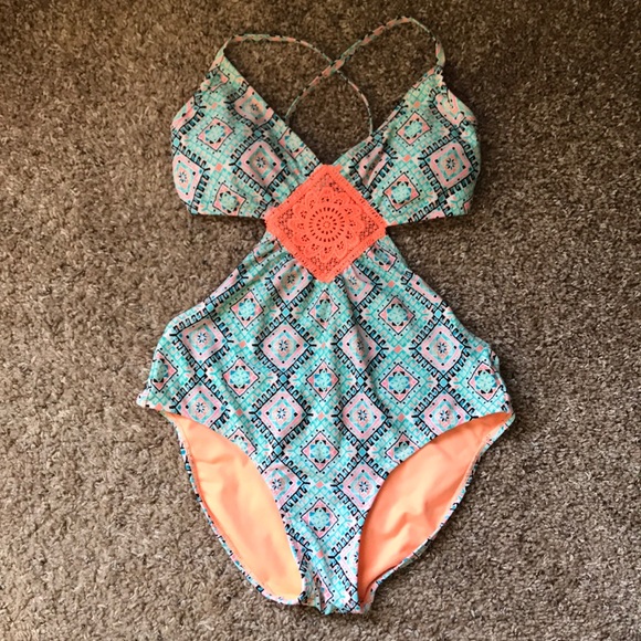 Bathing suit - Picture 1 of 2